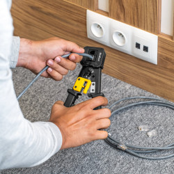 Rebel Zaciskarka Wtyków Przelotowych  Rj45, Rj12, Rj11 [[