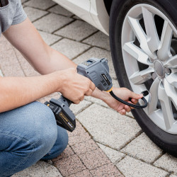 Rebel Kompresor Akumulatorowy 20V 2A  7 Bar [[